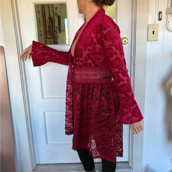 Vocal Deep Red Lace Robe - Picture 2 of 5